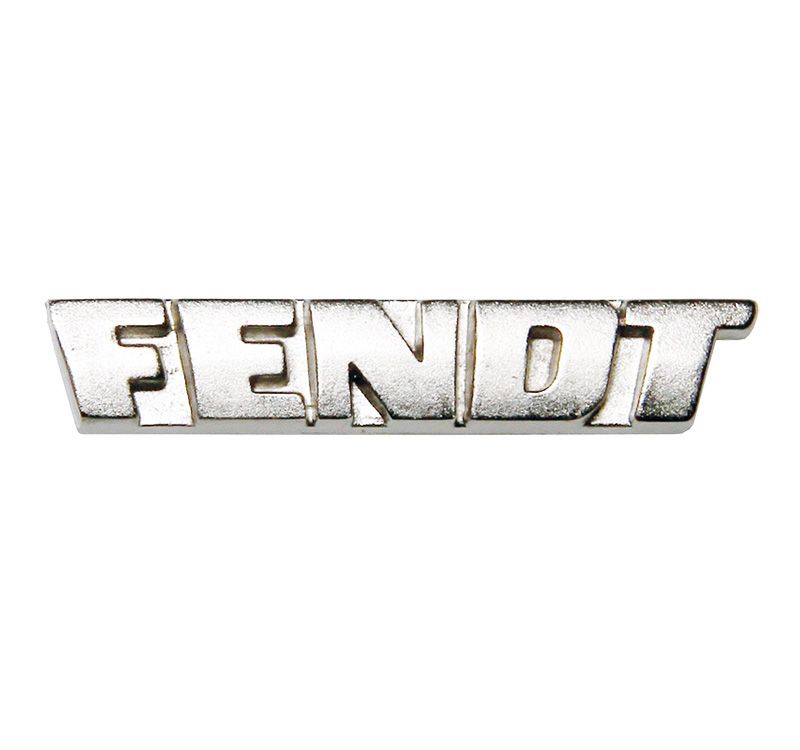 PIN DECORATIVO “FENDT” EN 3D