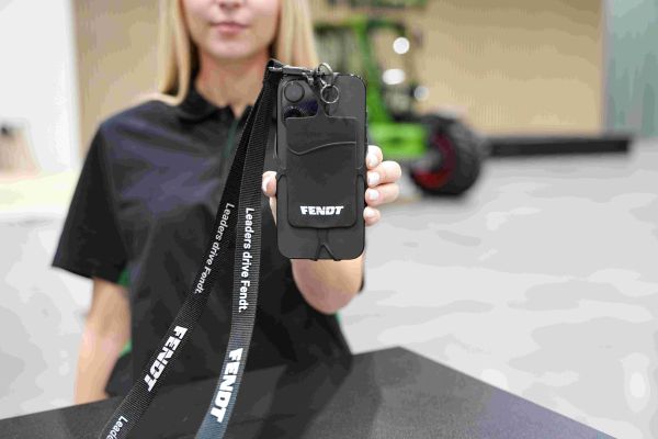 Lanyard with Mobileholder: Leaders drive Fendt Collection