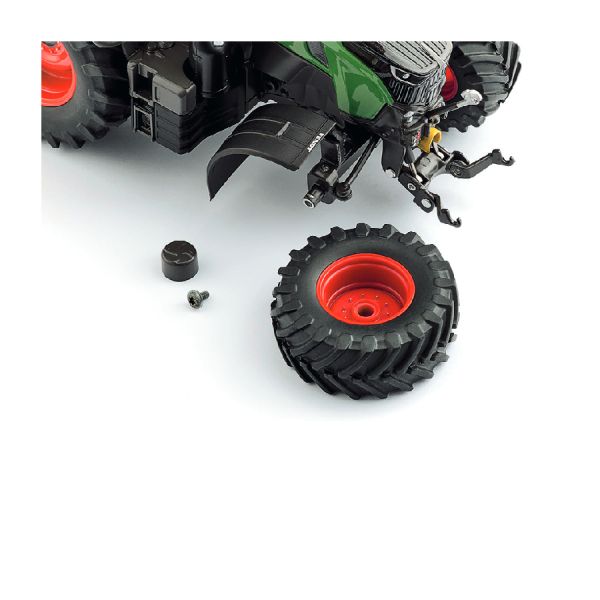 Fendt 832 Tractor 1:32 Scale Model 9 - Zoom 9